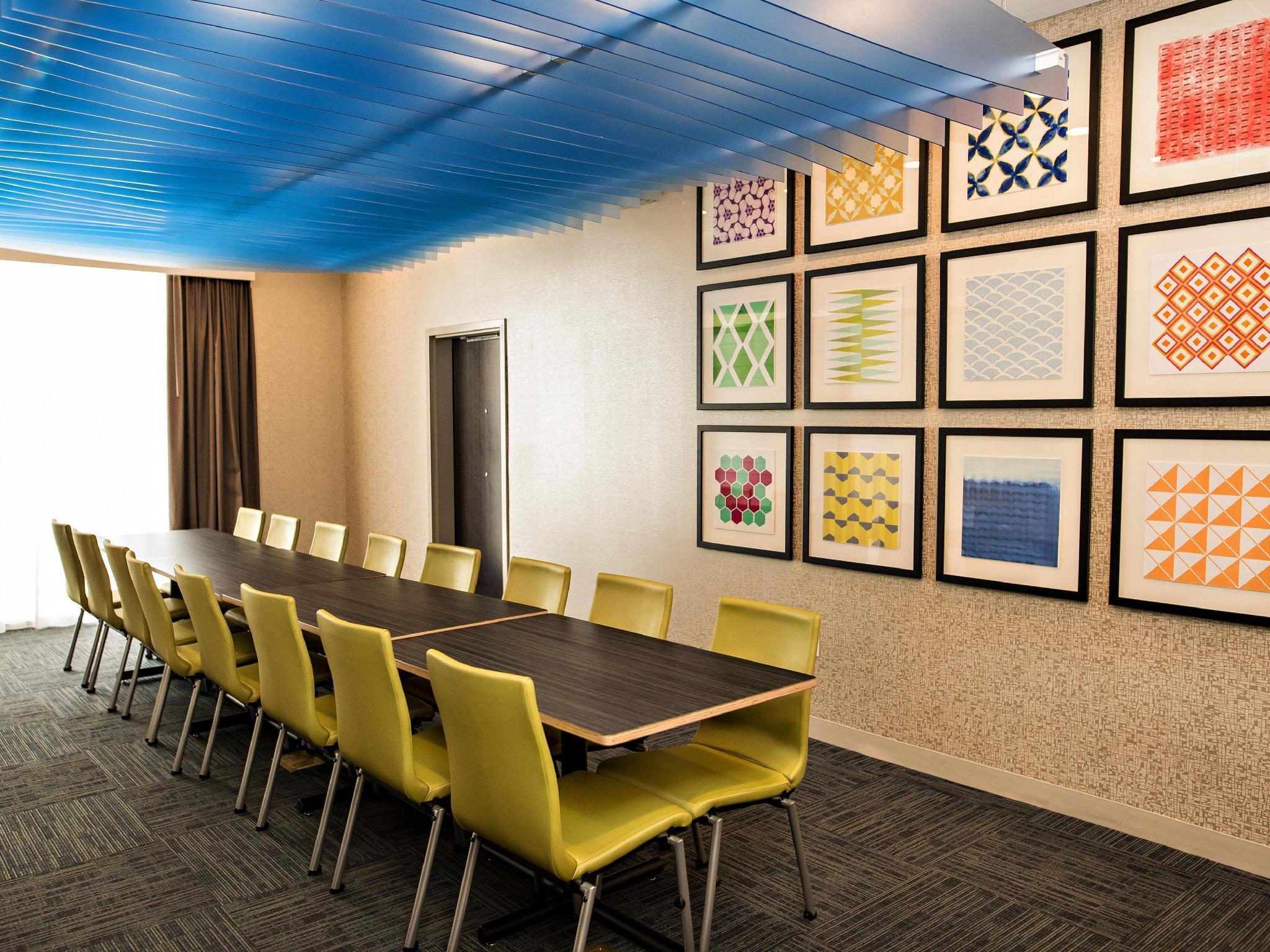 Holiday Inn Express & Suites - Marietta By Ihg Exterior photo