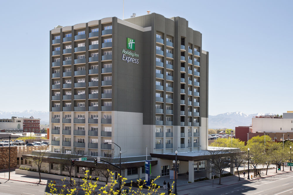 Holiday Inn Express & Suites - Marietta By Ihg Exterior photo